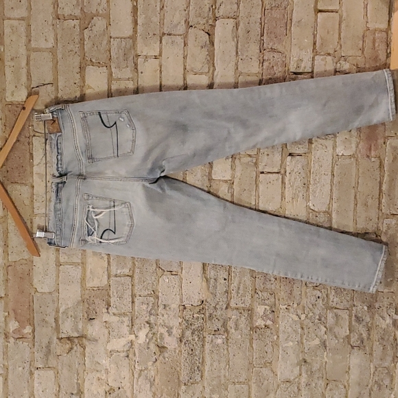 Women's Distressed, Light Denim, Boyfriend Jeans. American Eagle. Size 4. - Picture 5 of 7